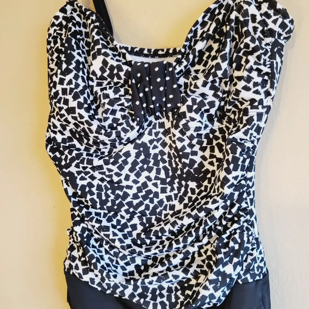 24th & Ocean rushed swimsuit NWOT - Picture 3 of 5